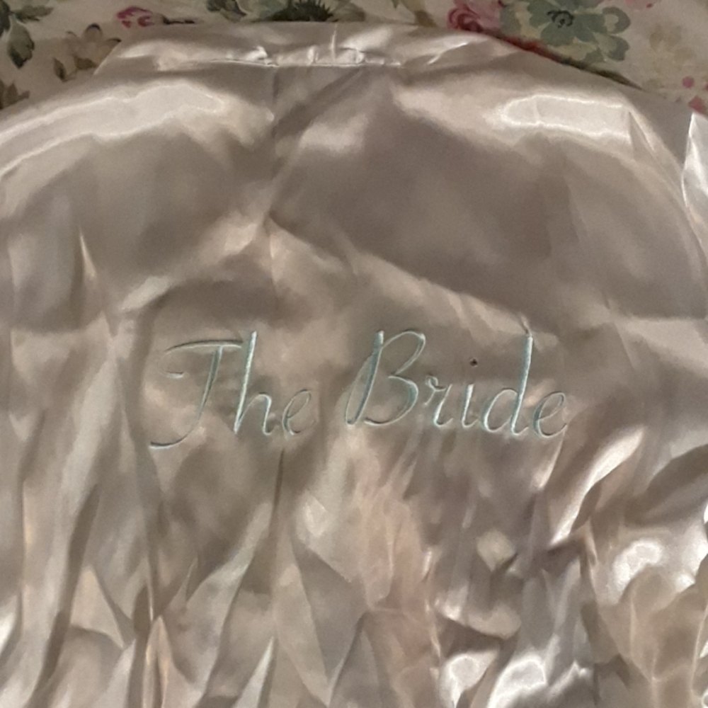 Beautiful Brides Robe size large